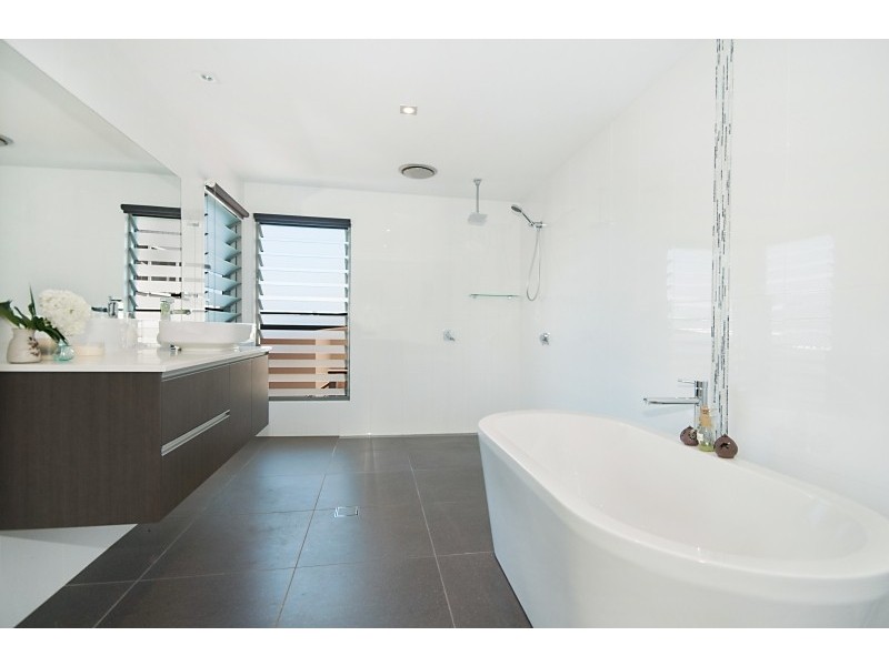 8 Bayview Drive, East Ballina NSW 2478