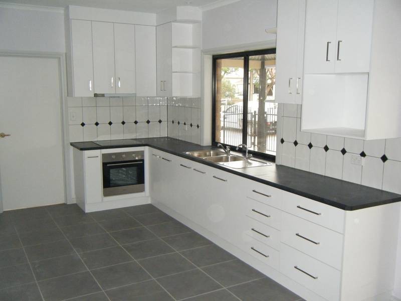 17a & 17b Charles Street, Murray Bridge SA 5253