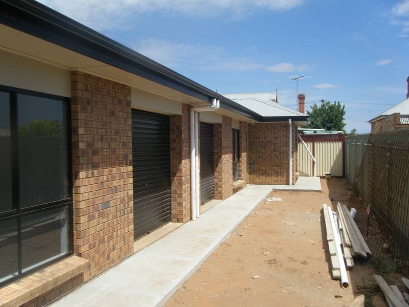 17a & 17b Charles Street, Murray Bridge SA 5253