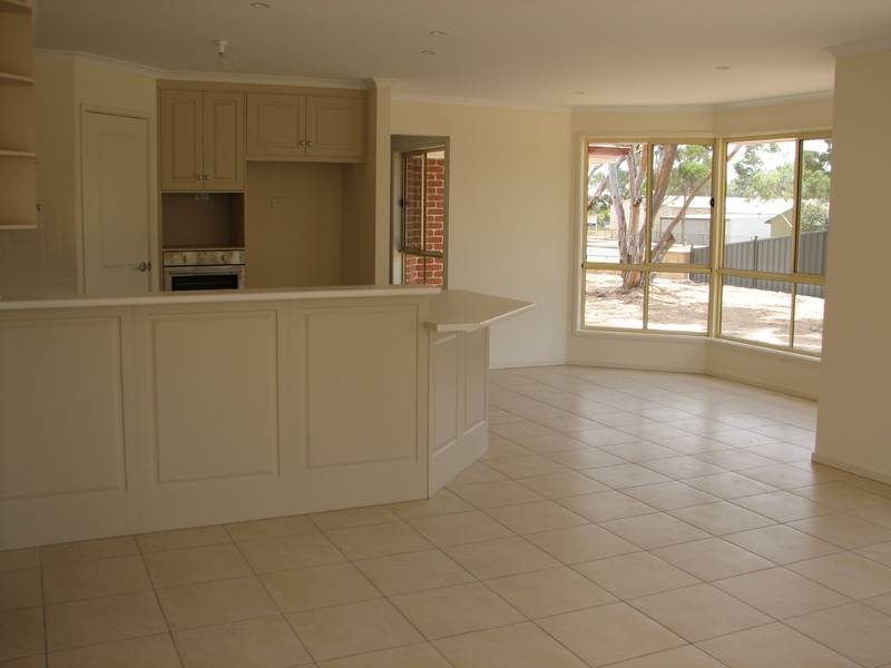 2 The Broadway, Murray Bridge SA 5253
