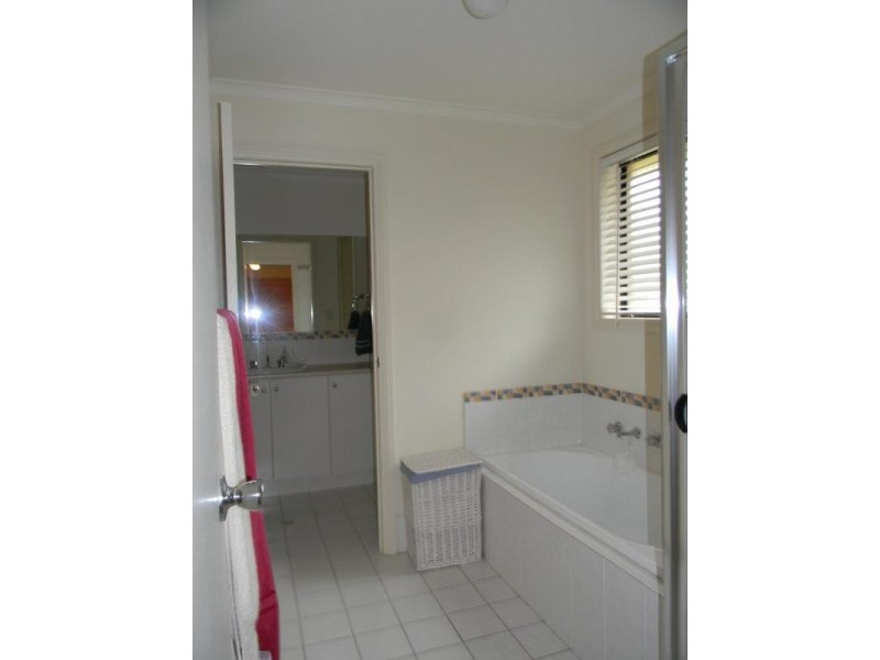 11 Christian Road, Murray Bridge SA 5253