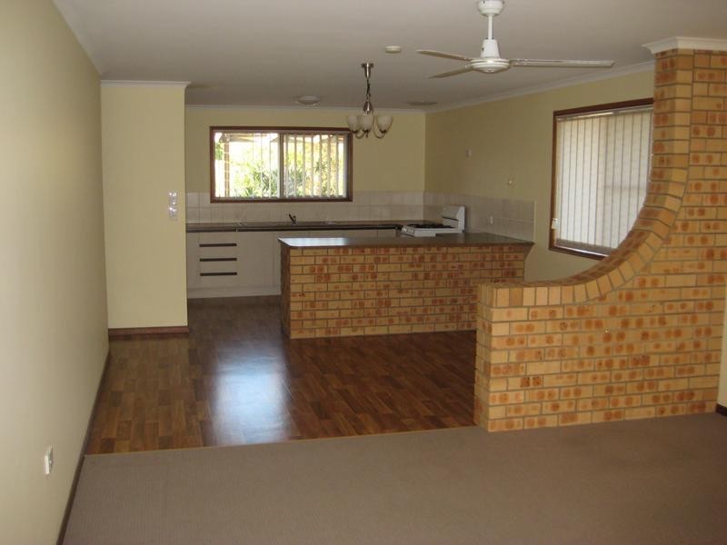 75 Hammond Street, Urangan QLD 4655