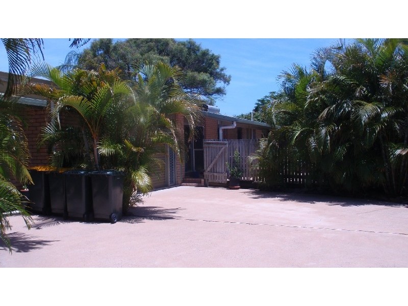19 Limpus Street, Urangan QLD 4655
