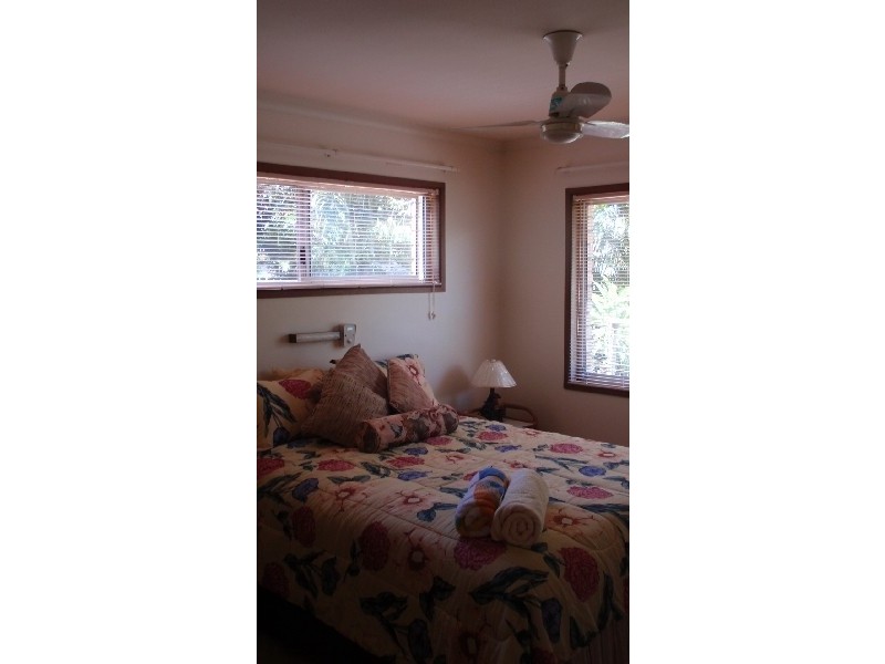 19 Limpus Street, Urangan QLD 4655