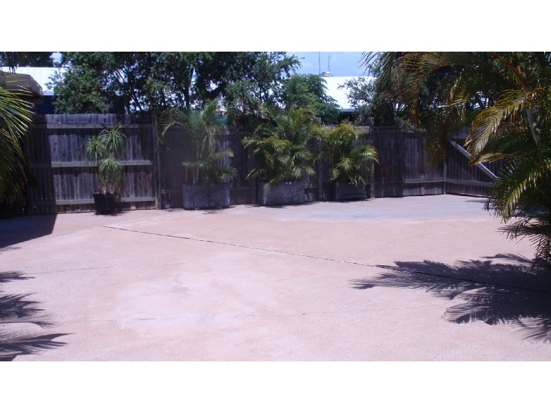 19 Limpus Street, Urangan QLD 4655