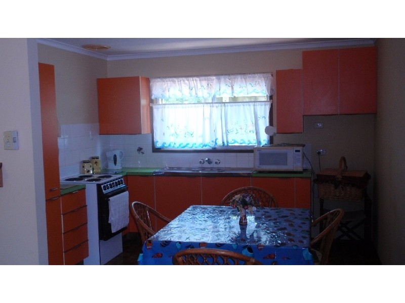 19 Limpus Street, Urangan QLD 4655