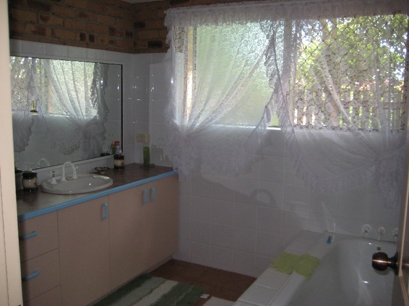 5 Sittella Close, Eli Waters QLD 4655