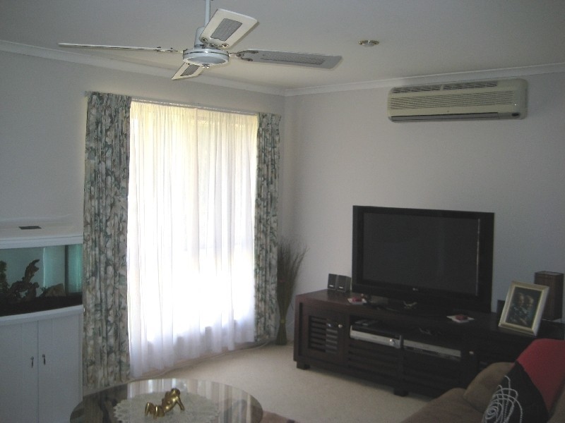 6 Vicki Parade, Torquay QLD 4655