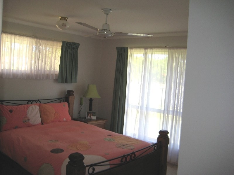 6 Vicki Parade, Torquay QLD 4655