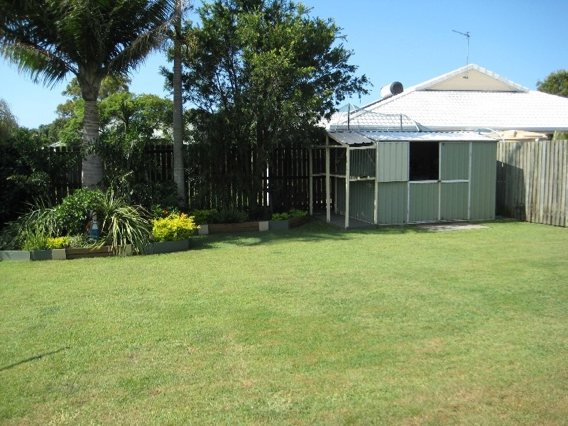 6 Vicki Parade, Torquay QLD 4655