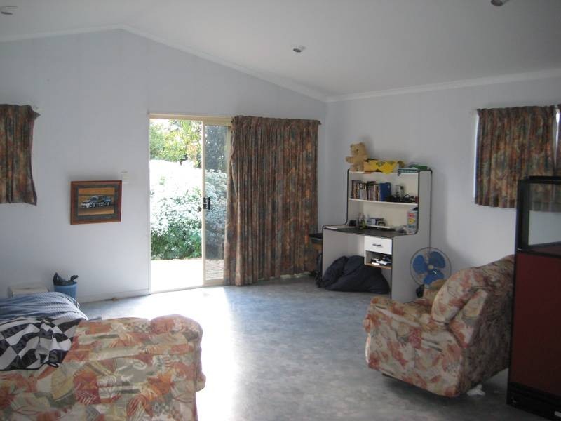 64 Christensen Street, Urraween QLD 4655