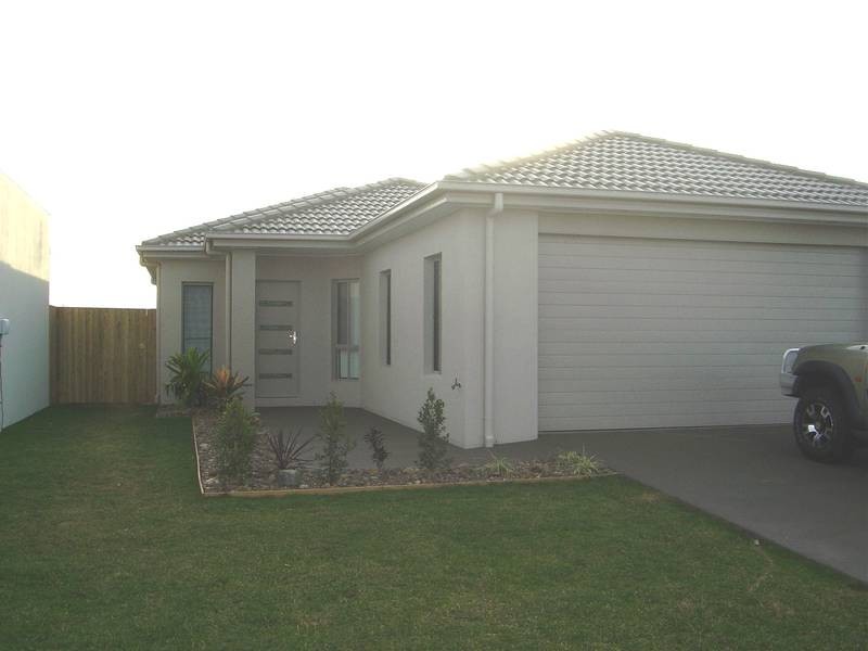 7a Lady Nelson Mariners cove, Eli Waters QLD 4655