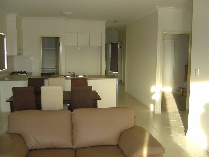 7a Lady Nelson Mariners cove, Eli Waters QLD 4655