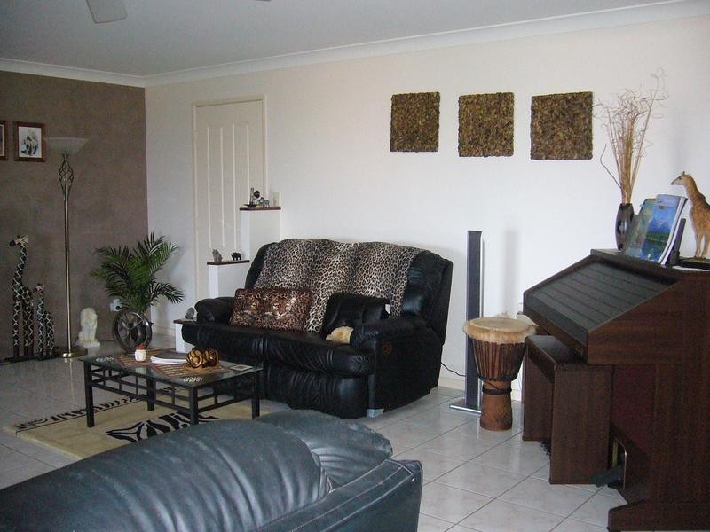 8 Nicholson Court, Urraween QLD 4655