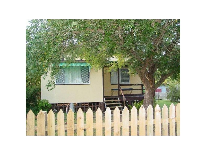 38 Shell Street, Urangan QLD 4655