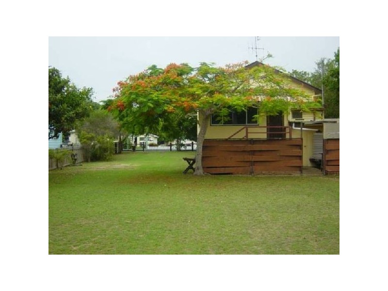 38 Shell Street, Urangan QLD 4655