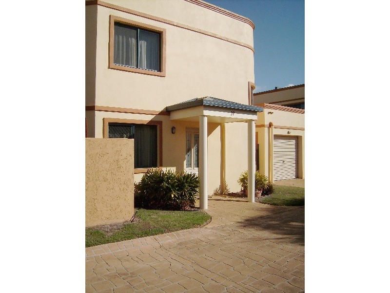 27/33 Elizabeth Street, Urangan QLD 4655