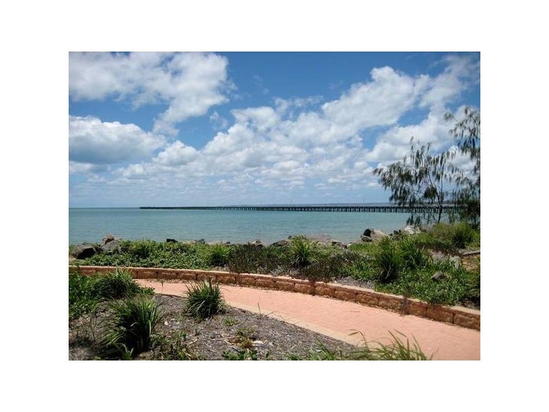 572 Esplanade, Urangan QLD 4655