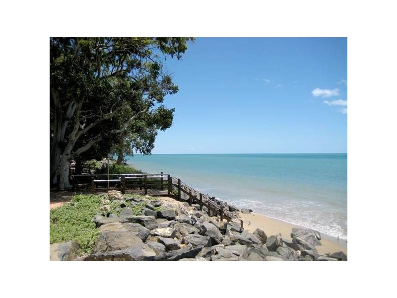 572 Esplanade, Urangan QLD 4655