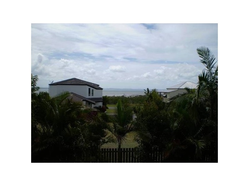 20 Skinner Crescent, Urangan QLD 4655