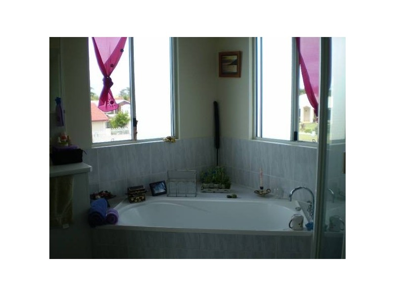 20 Skinner Crescent, Urangan QLD 4655