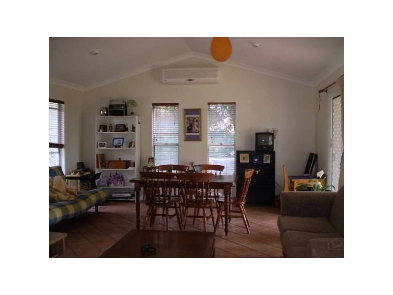 20 Skinner Crescent, Urangan QLD 4655