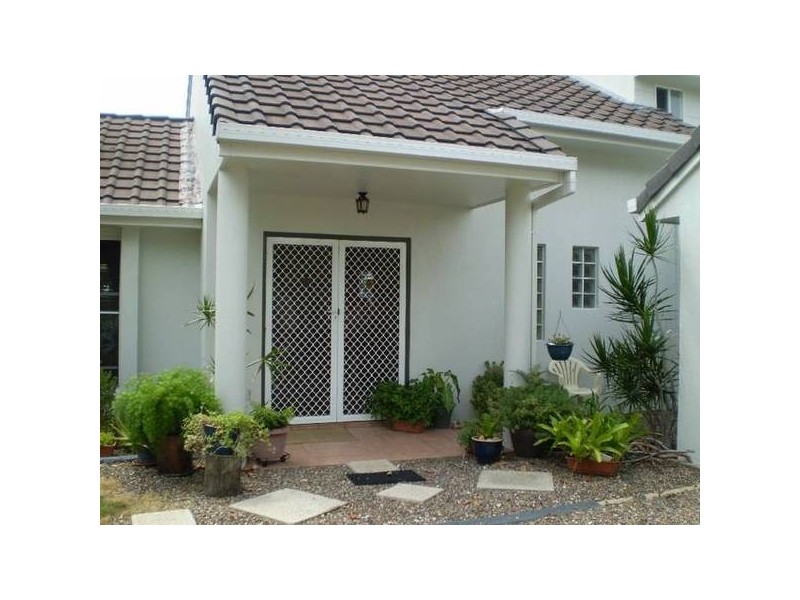 20 Skinner Crescent, Urangan QLD 4655