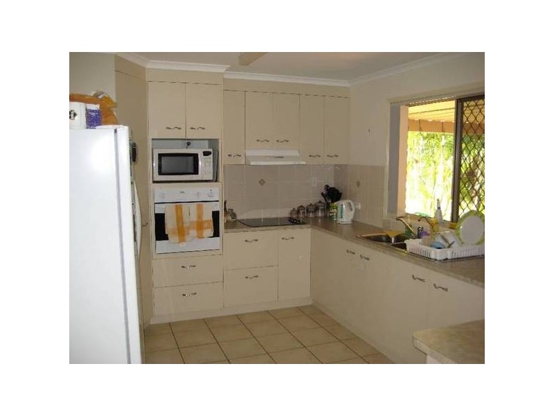 4 Merrilyn Court, Urangan QLD 4655