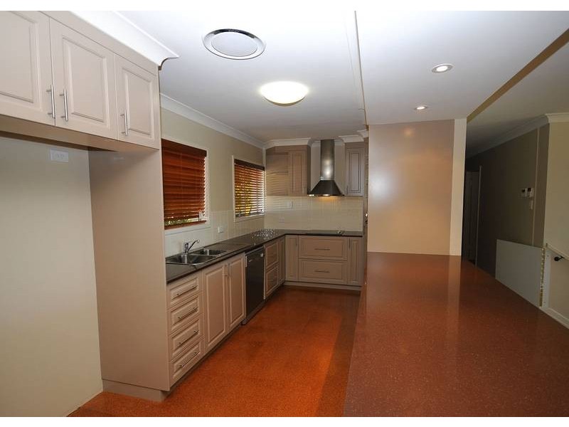 58 Esplanade, Point Vernon QLD 4655