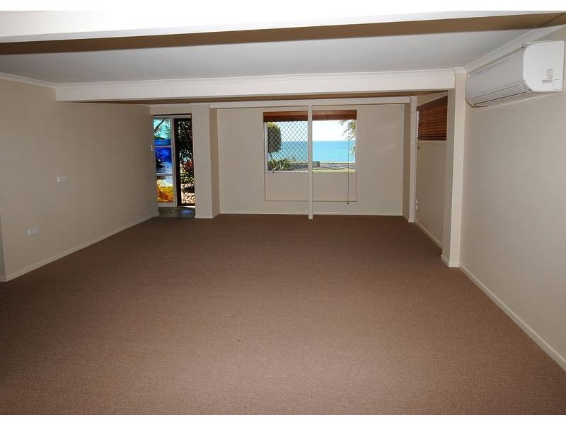 58 Esplanade, Point Vernon QLD 4655