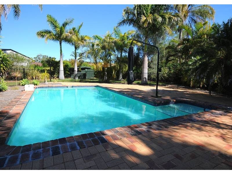 58 Esplanade, Point Vernon QLD 4655
