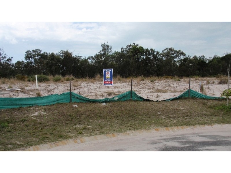 18 Eds Place, Burrum Heads QLD 4659