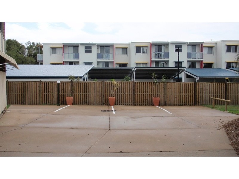 4/85 Miller Street, Urangan QLD 4655