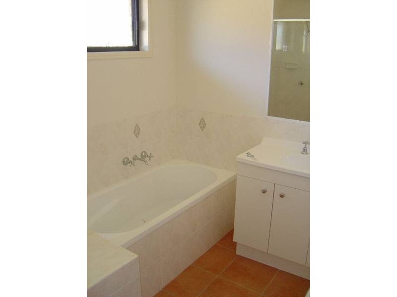 3 Kirton Road, Point Vernon QLD 4655