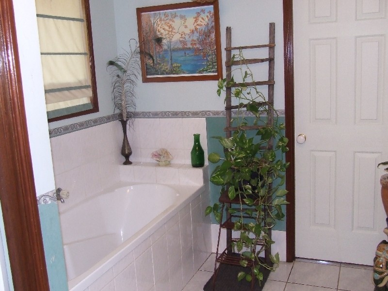 42 Kathleen Crescent, Wondunna QLD 4655