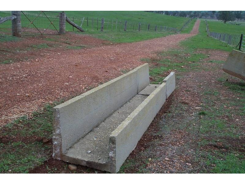 34 SIMPSONS LANE, Moyhu VIC 3732