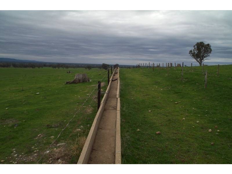 34 SIMPSONS LANE, Moyhu VIC 3732