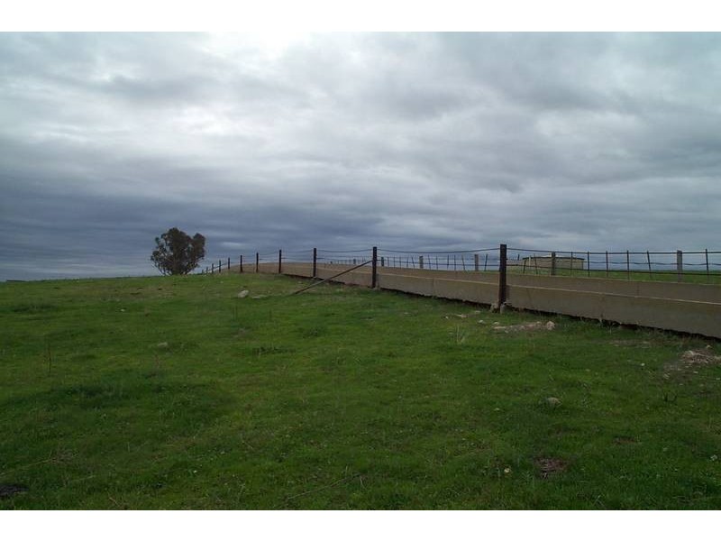 34 SIMPSONS LANE, Moyhu VIC 3732