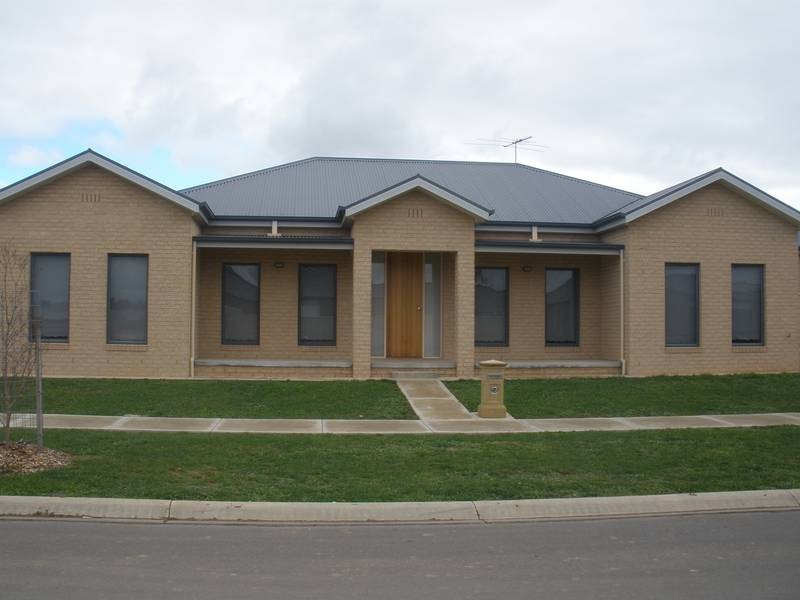 2/24 Logan Drive, Wangaratta VIC 3677