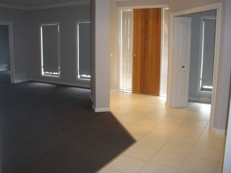 2/24 Logan Drive, Wangaratta VIC 3677