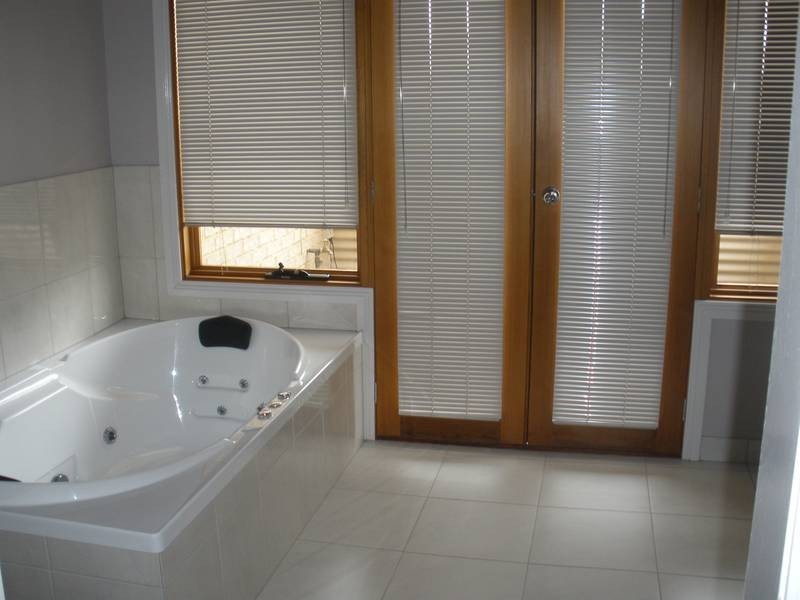 2/24 Logan Drive, Wangaratta VIC 3677