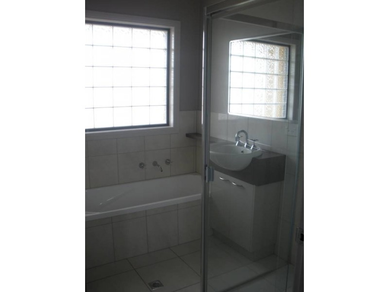 2/24 Logan Drive, Wangaratta VIC 3677