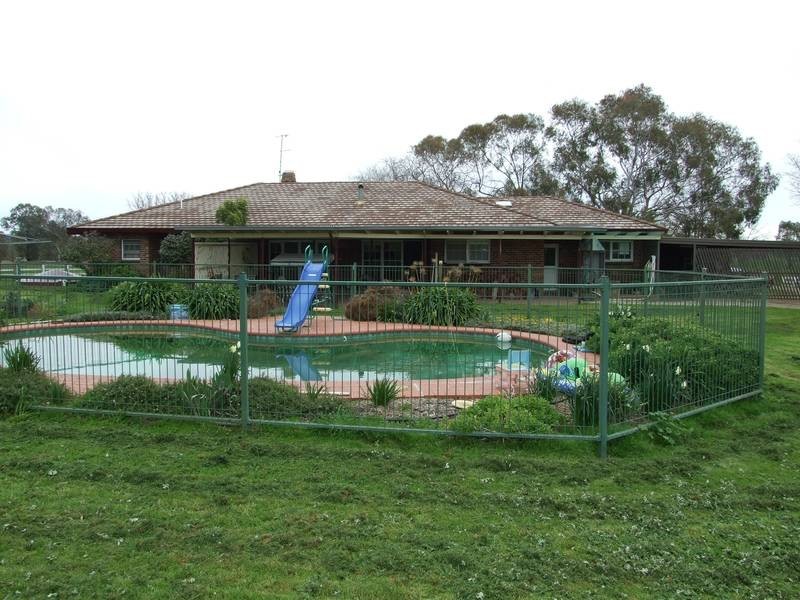 34 SIMPSONS LANE, Moyhu VIC 3732