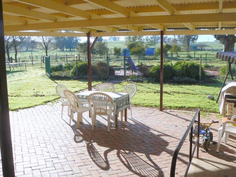 34 SIMPSONS LANE, Moyhu VIC 3732
