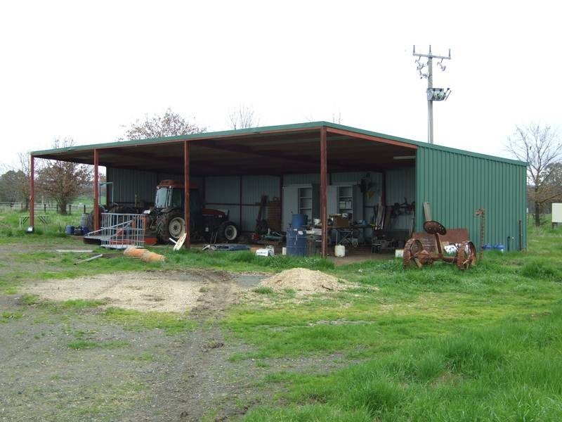 34 SIMPSONS LANE, Moyhu VIC 3732