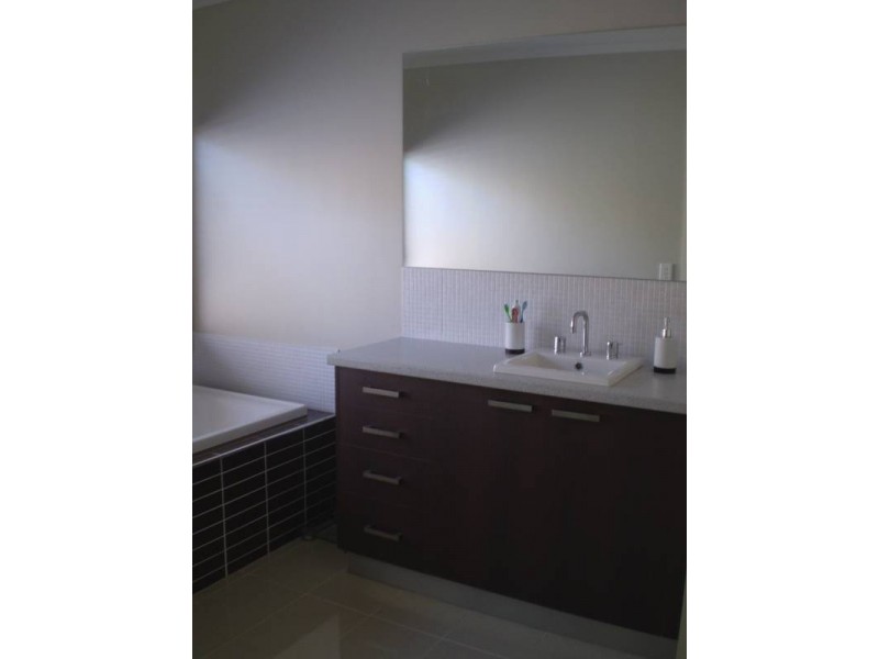 2 Kingfisher Drive, Wangaratta VIC 3677