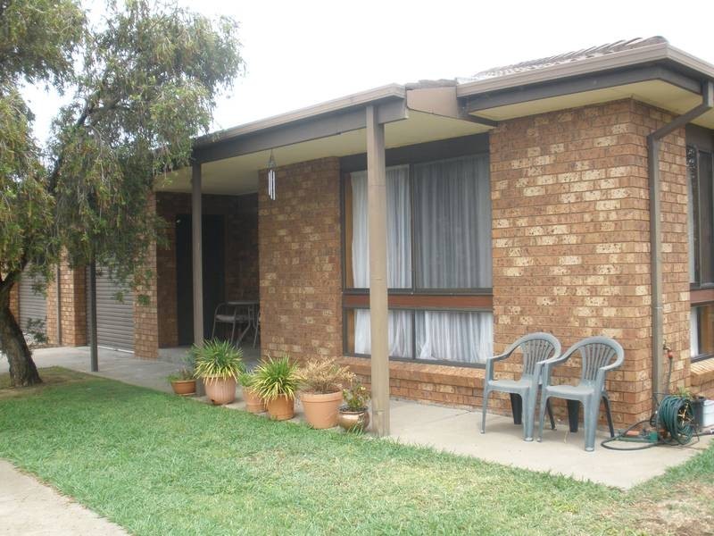 2/11 Caraselle Avenue, Wangaratta VIC 3677