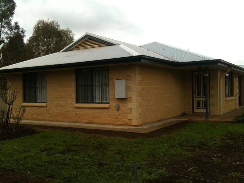 1/70 Johnson Street, Oxley VIC 3678