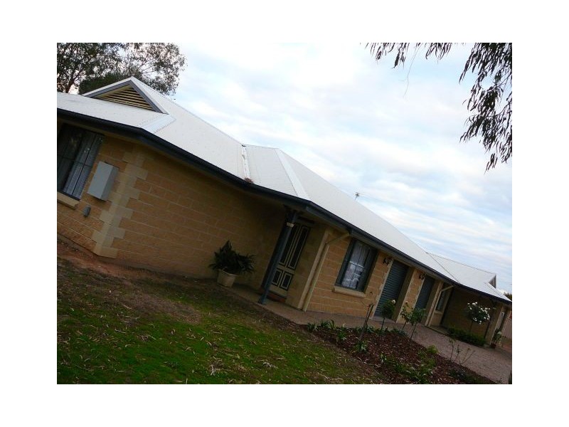 1/70 Johnson Street, Oxley VIC 3678