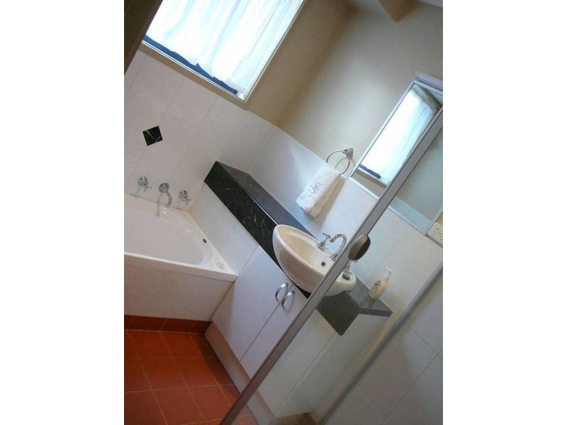 1/70 Johnson Street, Oxley VIC 3678